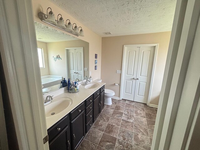 1736 Bellamy Ln, Murfreesboro, TN 37128 - full bath with double vanity, a garden tub, and a textured ceiling