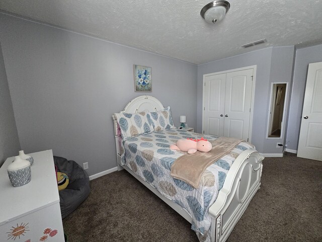 1736 Bellamy Ln, Murfreesboro, TN 37128 - carpeted bedroom featuring a closet and a textured ceiling