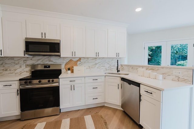100 Crestfield Pl, Franklin, TN 37069 - kitchen featuring stainless steel appliances, a peninsula, tasteful backsplash, light countertops, and recessed lighting