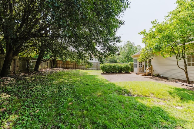 100 Crestfield Pl, Franklin, TN 37069 - fenced backyard with entry steps and a patio area