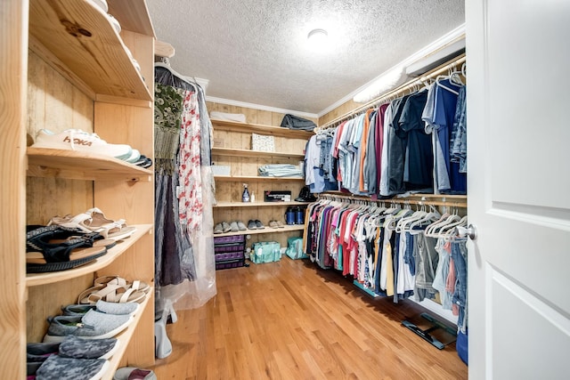 554 Hickman Shores Rd, Dover, TN 37058 - walk in closet featuring wood finished floors
