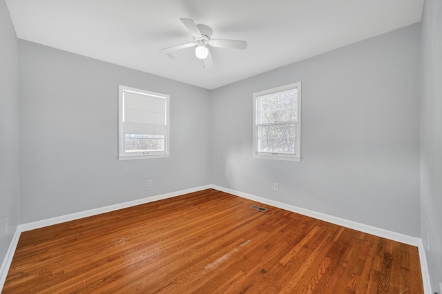 1077 Weeks Rd, Murfreesboro, TN 37127 - unfurnished room featuring wood finished floors and ceiling fan