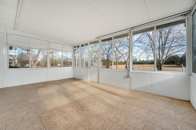 1077 Weeks Rd, Murfreesboro, TN 37127 - unfurnished sunroom featuring vaulted ceiling