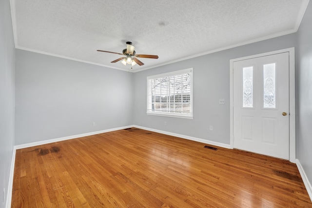 1077 Weeks Rd, Murfreesboro, TN 37127 - foyer entrance featuring wood finished floors, ceiling fan, a textured ceiling, and crown molding