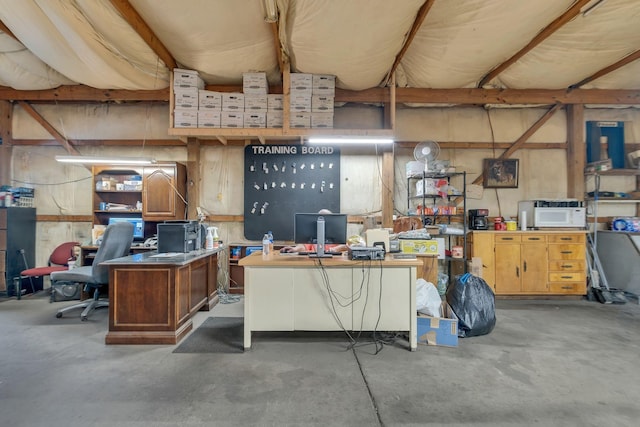 1010 Scott Rd, Bethpage, TN 37022 - below grade area featuring a desk