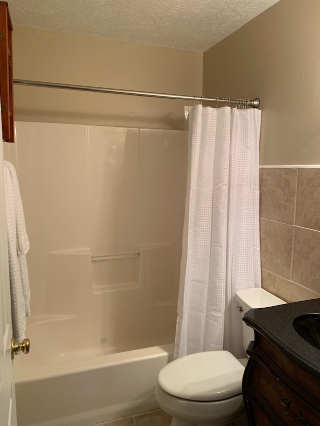 1707 University Dr, Columbia, TN 38401 - full bath featuring tile walls, a textured ceiling, shower / bath combo with shower curtain, vanity, and wainscoting