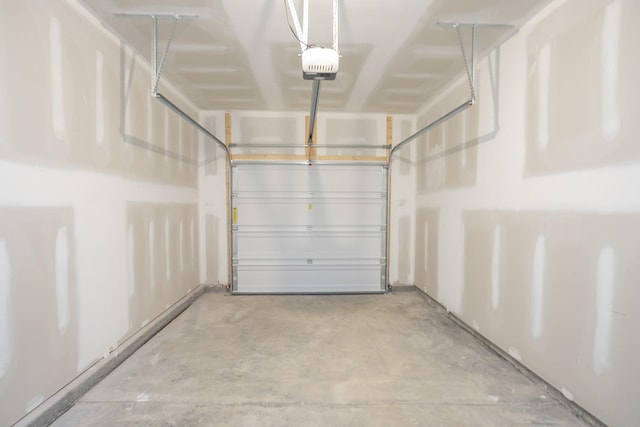 3419 Deerchase Cir, Murfreesboro, TN 37129 - garage with a garage door opener