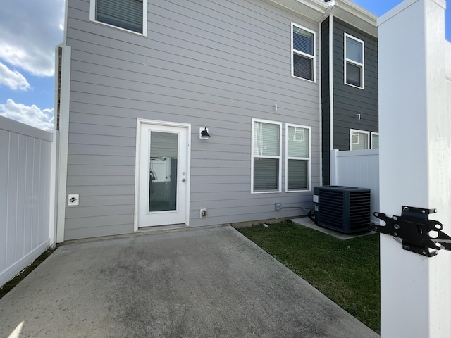 3419 Deerchase Cir, Murfreesboro, TN 37129 - back of property with a patio area