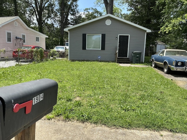 1904 E 31st Street Pl, Chattanooga, TN 37407 - bungalow with entry steps