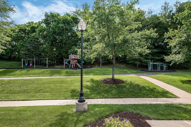 1209 Habersham Way, Franklin, TN 37067 - surrounding community with a lawn