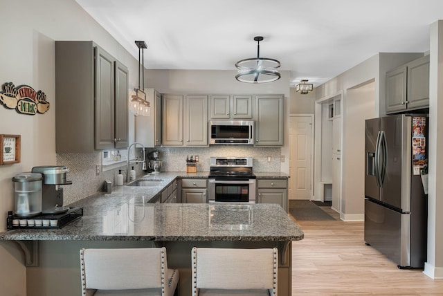 1209 Habersham Way, Franklin, TN 37067 - kitchen featuring stainless steel appliances, gray cabinets, a peninsula, and decorative backsplash