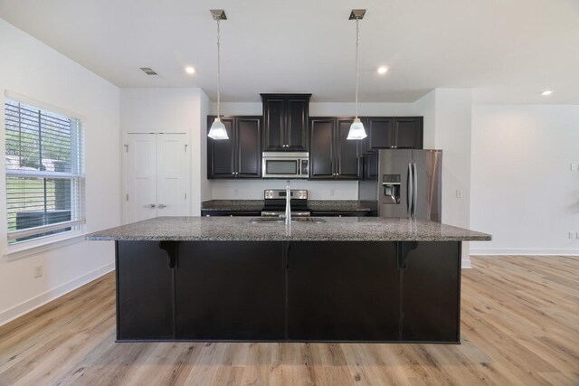 4316 Summercrest Blvd Unit 713, Antioch, TN 37013 - kitchen featuring stainless steel appliances, a kitchen breakfast bar, an island with sink, light wood-style floors, and recessed lighting