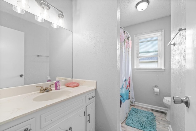 919 Desota Ln, Oak Grove, KY 42262 - full bath featuring wood finished floors, vanity, a shower with curtain, a textured ceiling, and a textured wall