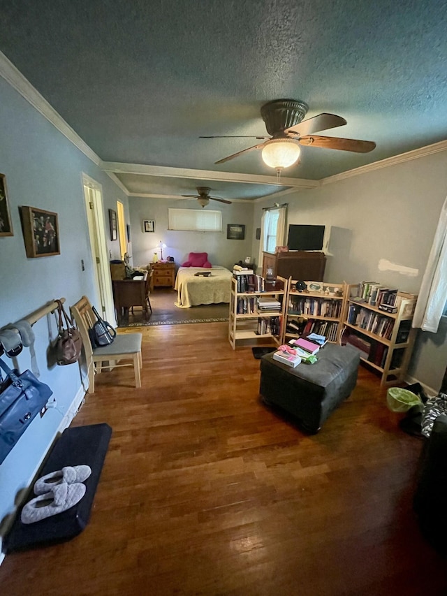 412 Howard Cir, Chattanooga, TN 37411 - living area featuring a textured ceiling, wood finished floors, ceiling fan, and crown molding