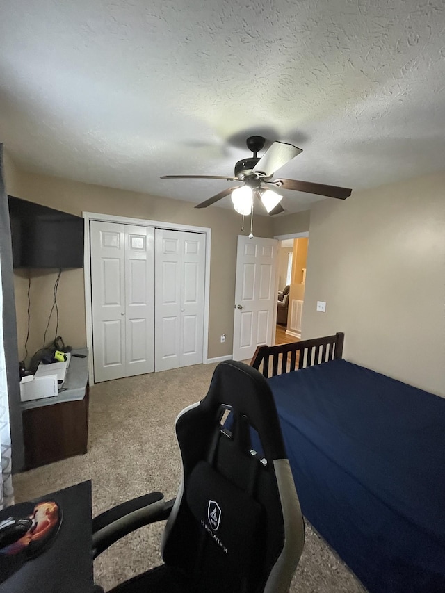 532 Douglas Ln, Lafayette, TN 37083 - carpeted bedroom featuring a closet and a ceiling fan