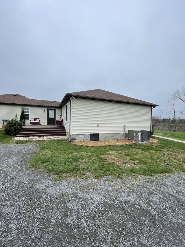 532 Douglas Ln, Lafayette, TN 37083 - view of side of home with a wooden deck and a yard