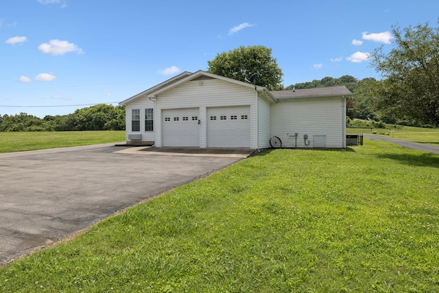 1710 New Highway 7, Columbia, TN 38401 - view of side of home with driveway, a garage, and a yard