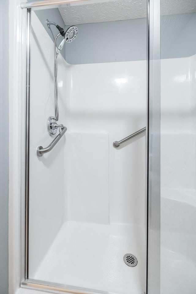 395 Devon Chase Hl Unit 3002, Gallatin, TN 37066 - full bath featuring a shower stall and a textured ceiling