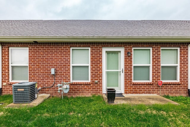 395 Devon Chase Hl Unit 3002, Gallatin, TN 37066 - doorway to property featuring brick siding, roof with shingles, and a lawn