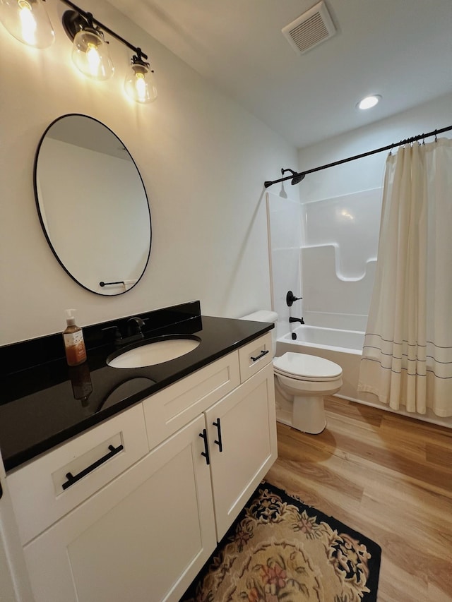 543 2nd Ave N, Lewisburg, TN 37091 - bathroom featuring vanity, shower / bath combo with shower curtain, wood finished floors, and recessed lighting
