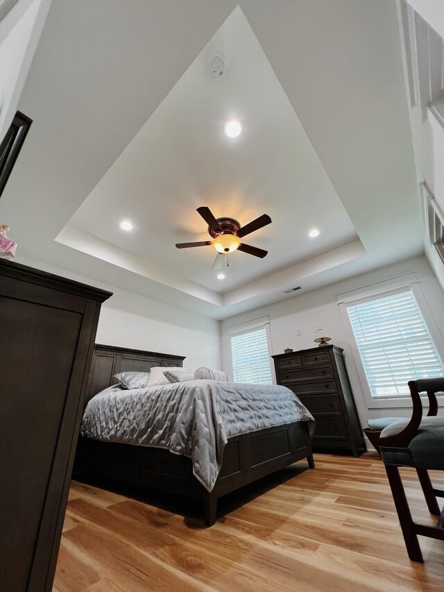 543 2nd Ave N, Lewisburg, TN 37091 - bedroom featuring a raised ceiling, light wood-style floors, recessed lighting, and a ceiling fan