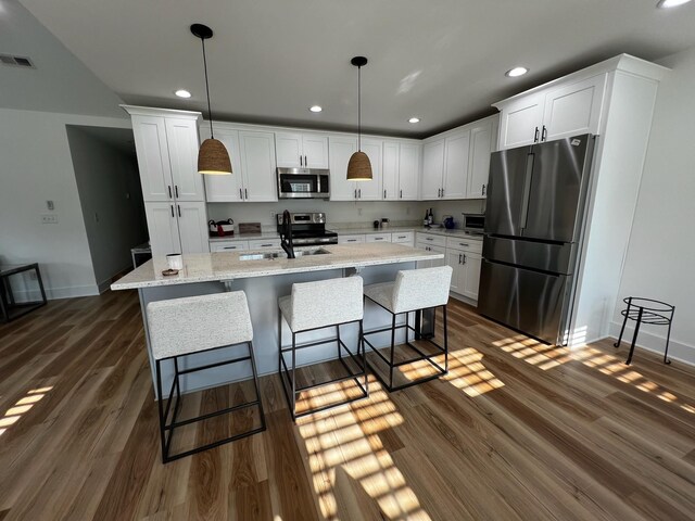 543 2nd Ave N, Lewisburg, TN 37091 - kitchen with stainless steel appliances, white cabinetry, dark wood-style floors, recessed lighting, and a breakfast bar
