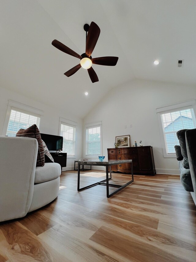 543 2nd Ave N, Lewisburg, TN 37091 - living area with a ceiling fan, vaulted ceiling, light wood-style floors, and recessed lighting