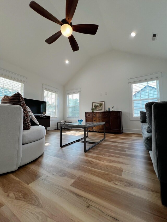 543 2nd Ave N, Lewisburg, TN 37091 - living area with vaulted ceiling, a ceiling fan, light wood-style floors, and recessed lighting