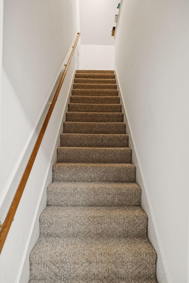 1387 Floyd Rd, Eagleville, TN 37060 - view of staircase