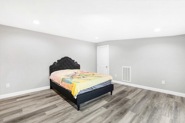 458 Robins Trl, Westmoreland, TN 37186 - bedroom with wood finished floors and recessed lighting