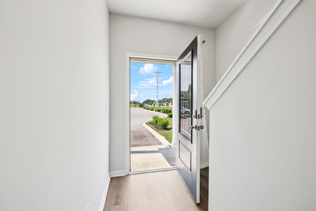 130 Grayson Cir, Chapel Hill, TN 37034 - entryway with wood finished floors and baseboards