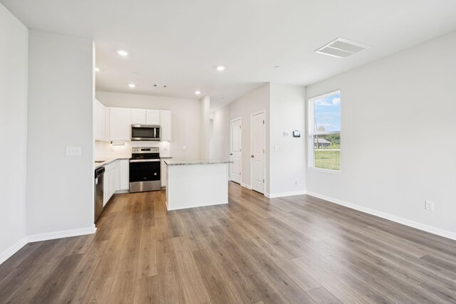 130 Grayson Cir, Chapel Hill, TN 37034 - kitchen featuring stainless steel appliances, wood finished floors, recessed lighting, a center island, and white cabinetry