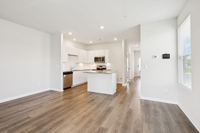 130 Grayson Cir, Chapel Hill, TN 37034 - kitchen with appliances with stainless steel finishes, white cabinets, a center island, light wood-style flooring, and recessed lighting