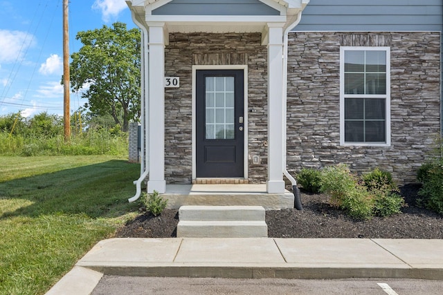 130 Grayson Cir, Chapel Hill, TN 37034 - property entrance featuring stone siding and a yard