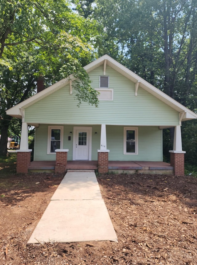 810 Lynwood St, Winchester, TN 37398 - view of front of home featuring covered porch