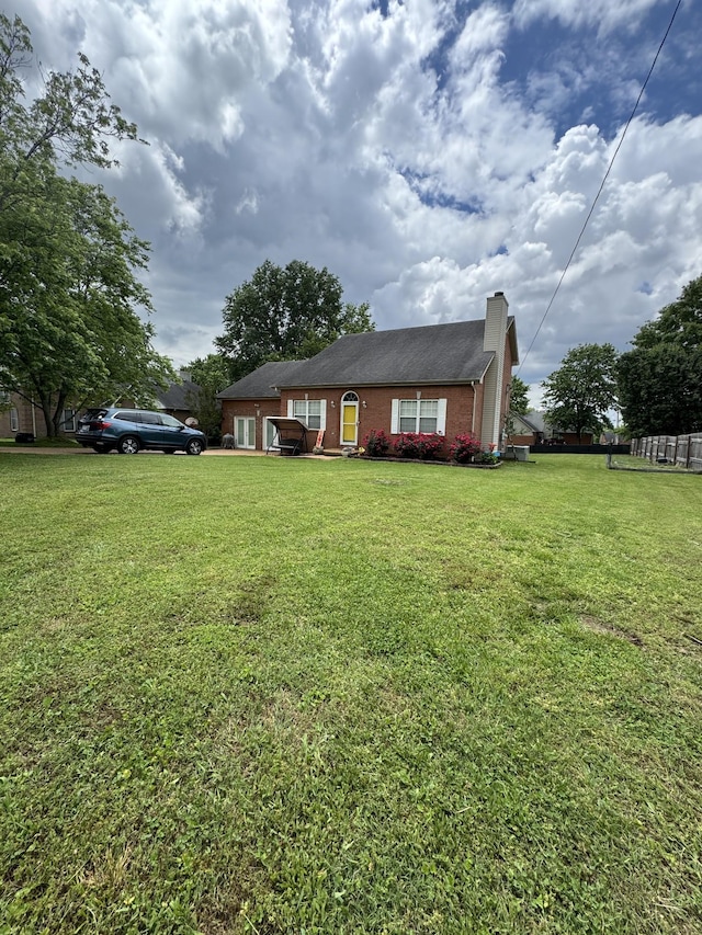 1114 Lea Cir, Lebanon, TN 37087 - ranch-style home with a chimney, brick siding, and a front yard