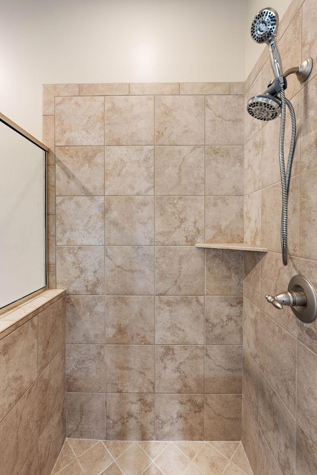 104 Majestic Ln, Franklin, TN 37064 - bathroom featuring tiled shower