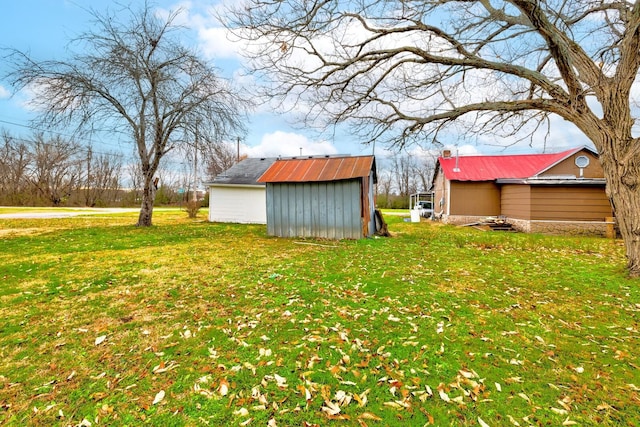 713 SE Atlantic St, Tullahoma, TN 37388 - view of grassy yard with an outdoor structure