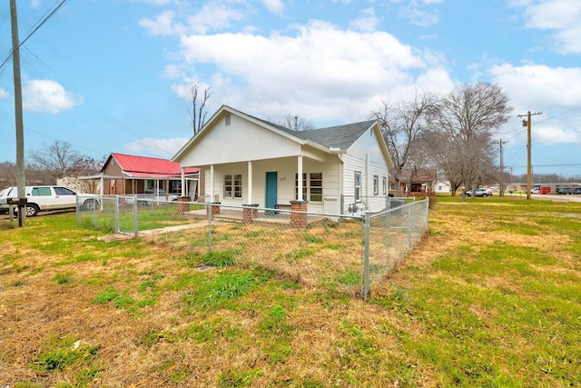 713 SE Atlantic St, Tullahoma, TN 37388 - view of front of house featuring a shingled roof
