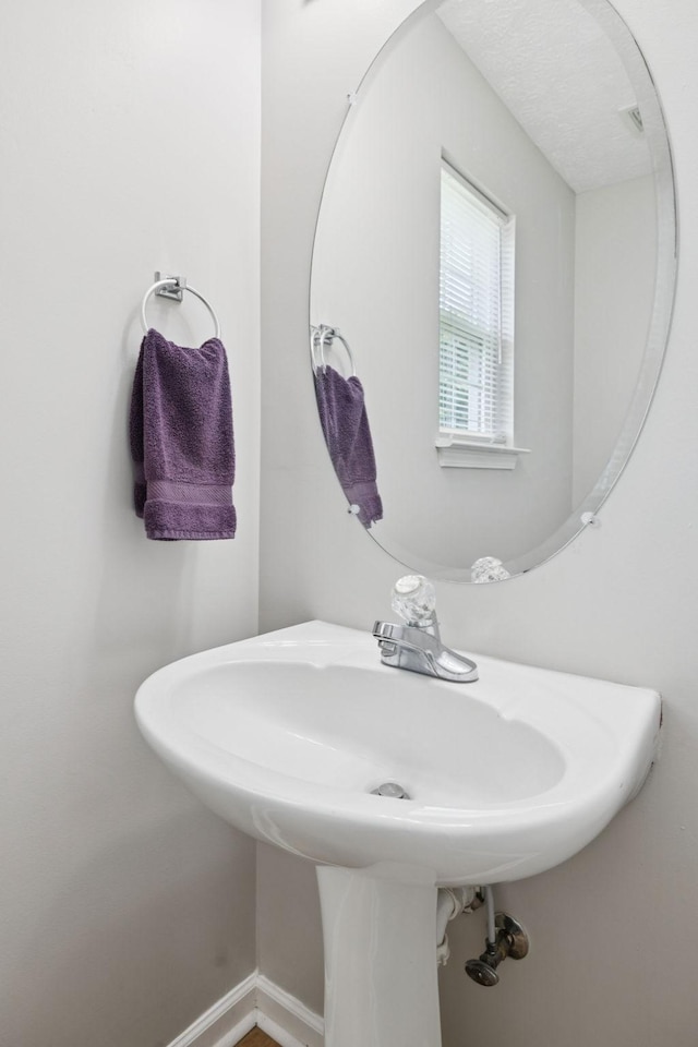 1882 Portway Rd, Spring Hill, TN 37174 - bathroom featuring baseboards