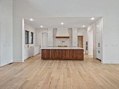 6128 Lookaway Cir, Franklin, TN 37067 - kitchen featuring light wood-style floors, light countertops, premium range hood, and recessed lighting