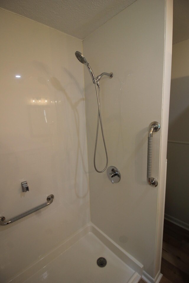 151 Dawn St, Morrison, TN 37357 - bathroom featuring a shower and a textured ceiling