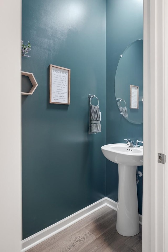 2400 Kaycee Ct, Lebanon, TN 37087 - bathroom featuring wood finished floors and baseboards