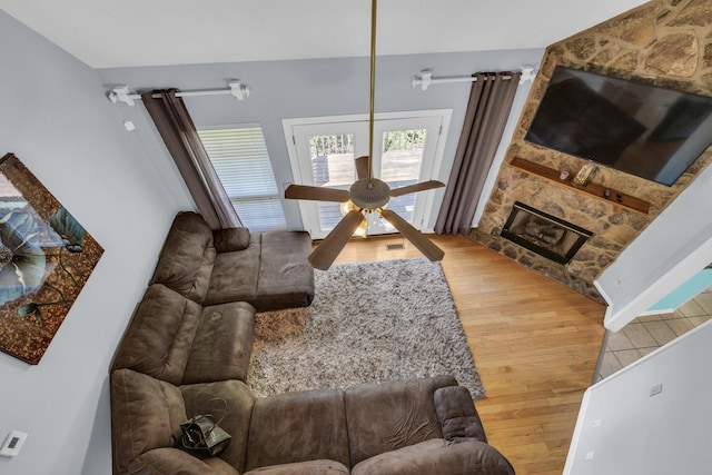 1128 Tiftonia View Rd, Chattanooga, TN 37419 - living room featuring wood finished floors and a ceiling fan