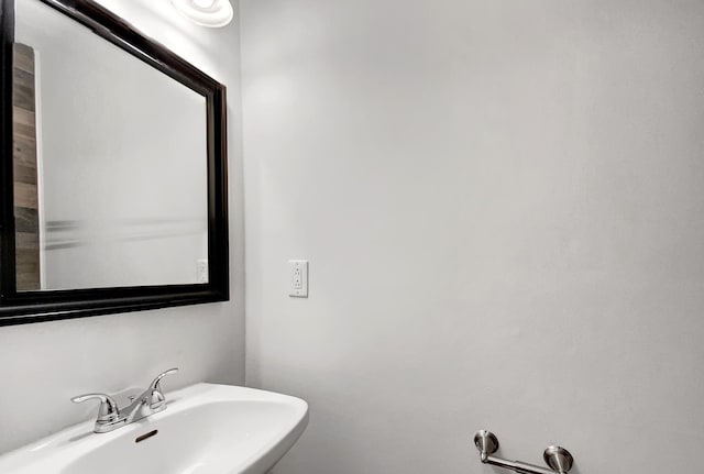 480 Bamburg Dr, Clarksville, TN 37040 - bathroom with a sink