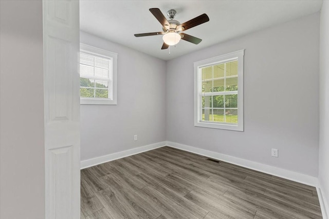 49 Je Sartain Rd, Manchester, TN 37355 - unfurnished room with wood finished floors and a ceiling fan