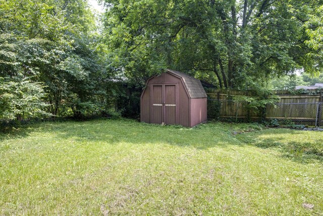 1421 Mohawk Trl, Madison, TN 37115 - view of yard featuring a storage shed