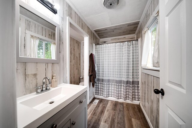 3037 Tunnel Rd, Westmoreland, TN 37186 - bathroom with vanity, wood finished floors, and a shower with shower curtain