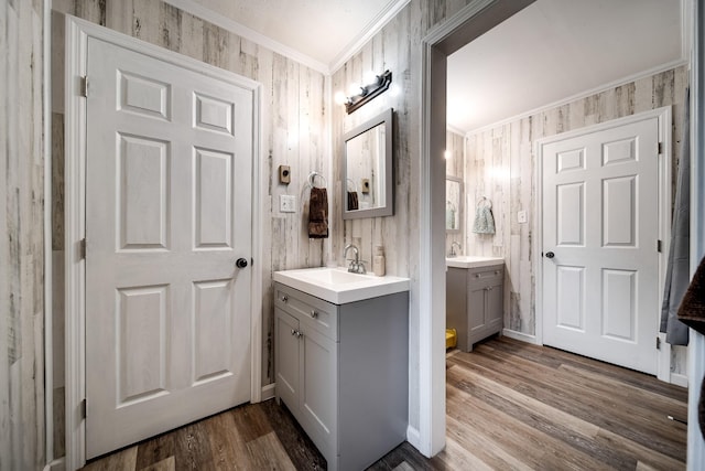 3037 Tunnel Rd, Westmoreland, TN 37186 - full bath featuring crown molding, two vanities, and wood finished floors