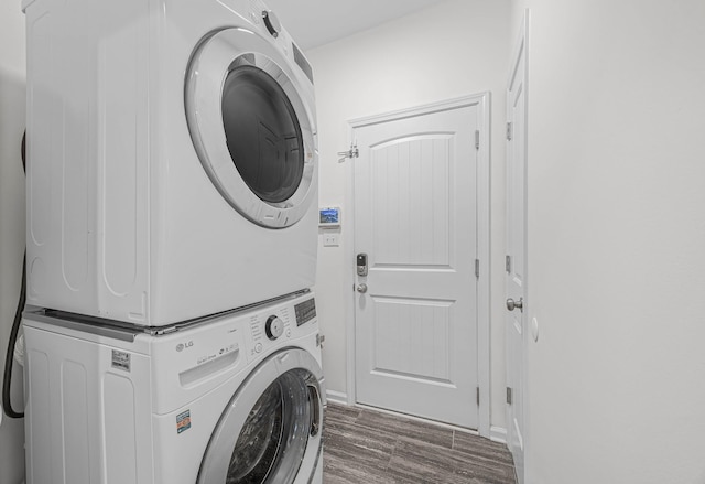 134 Chisum Ct, Clarksville, TN 37043 - laundry room featuring estacked washer and dryer and dark wood-style floors